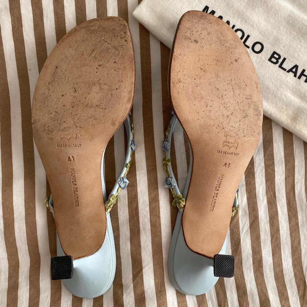 Vintage Manolo Blahnik Blue floral thong sandal heels - Picture 4 of 9